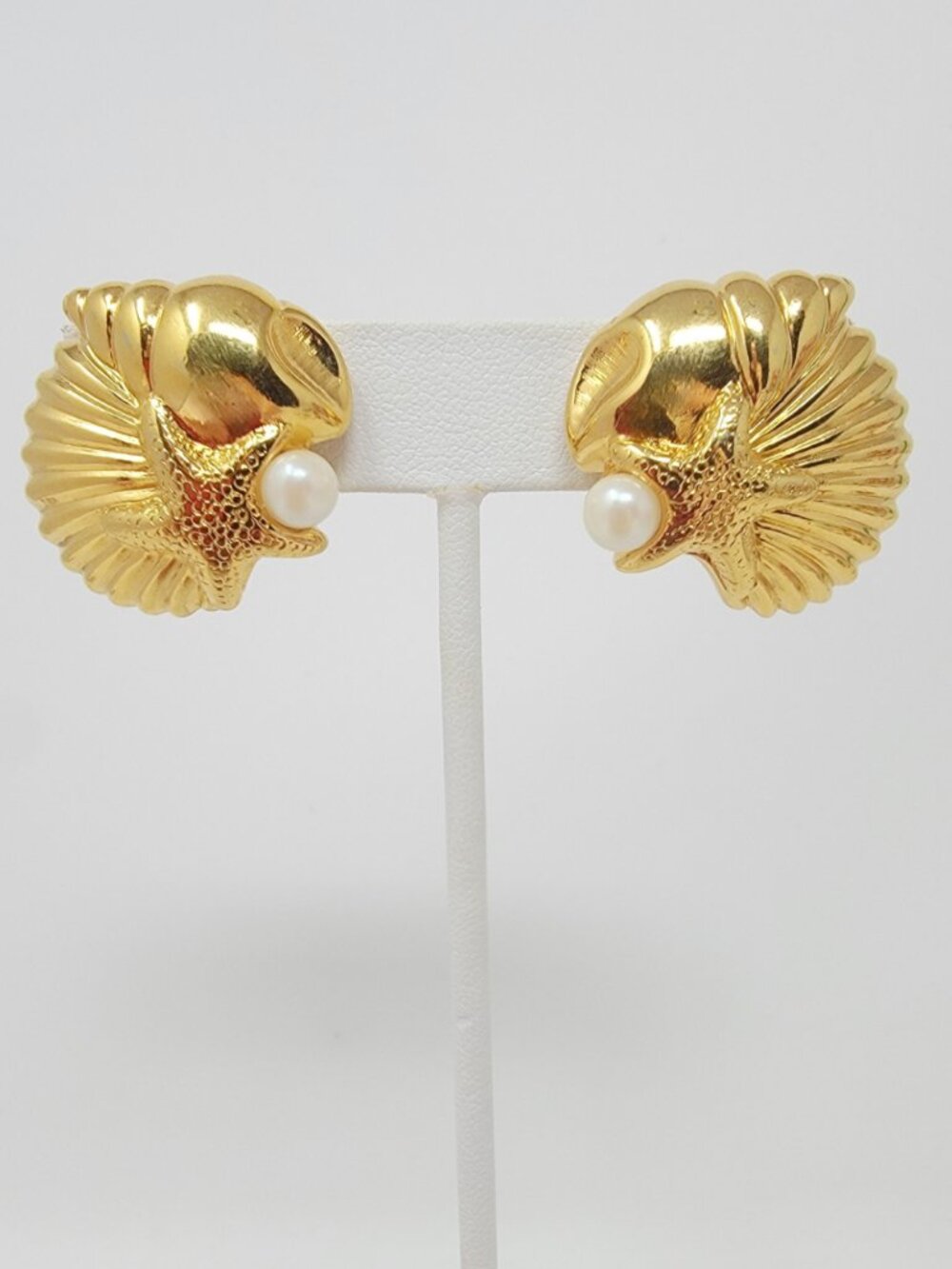 Vintage Avon Seashell Faux Pearl Gold Tone Pierced Earrings